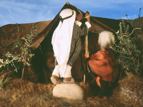 Później Abram i Saraj spakowali się i ruszyli na wzgórza w pobliżu Betel. – Slajd 9