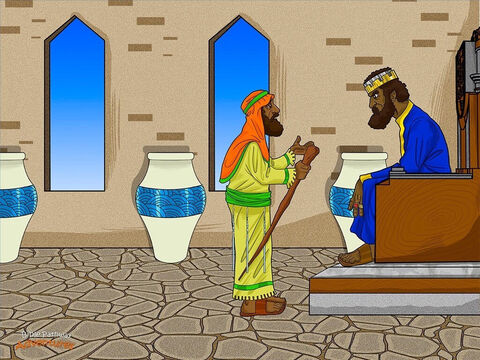 Następnego ranka Jonasz ubrał swoje najlepsze ubranie i pomknął ruchliwymi ulicami do pałacu królewskiego. Wszedł po schodach i ukłonił się przed królem. „Wasza Wysokość, mam wiadomość od Pana” – powiedział Jonasz odchrząkując.<br/>„Co to za wiadomość?” – warknął król Jeroboam. Ze swojego wielkiego złotego tronu spojrzał groźnie na Jonasza. Nie lubił proroków z poselstwem od Jahwe. Zwykle mówili mu rzeczy, których nie chciał słyszeć. Niecierpliwie postukał palcami.<br/>„Idź i walcz z Asyryjczykami – powiedział mu Jonasz.  – Jahwe da ci zwycięstwo nad twoimi wrogami i zostaniesz potężnym królem”. <br/>Król Jeroboam uśmiechnął się i wypiął pierś. Podobało mu się to, że zostanie wielkim królem. – Slajd 3