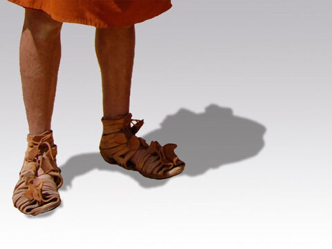 Żołnierz rzymski w skórzanych sandałach, które umożliwiały mu poruszanie się. – Slajd 7