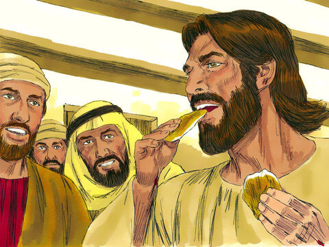 Serca uczniów wypełniły się radością i zdumieniem, ale ciągle nie wierzyli, że to Jezus. Dlatego zapytał ich: „Macie tu coś do jedzenia?”. Podali Mu kawałek pieczonej ryby, a On wziął ją i zjadł na ich oczach. – Slajd 17