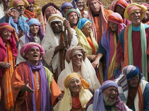 Tłumy patrzyły, jak Eliasz kpi z fałszywych proroków. „Może Baal jest w podróży albo zasnął? Niech się obudzi!”, zawołał Eliasz. – Slajd 14