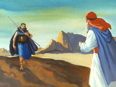 Eliasz wyruszył i spotkał sługę króla, Obadiasza. Prorok powiedział: „Idź i powiedz swojemu panu, Achabowi, że powrócił Eliasz”. Obadiasz pospiesznie udał się do króla. – Slajd 13