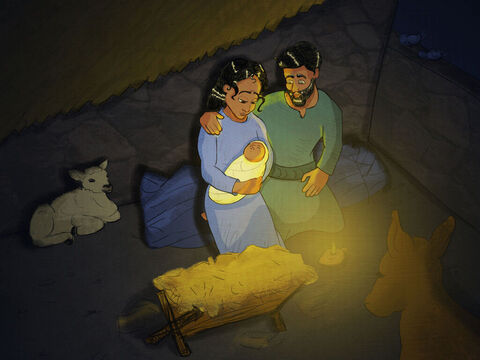 Noc spędzili w stajni, ze zwierzętami. Właśnie wtedy Maria urodziła swego pierworodnego syna. Owinęła Go w<br/>pieluszki i położyła w żłobie. – Slajd 6