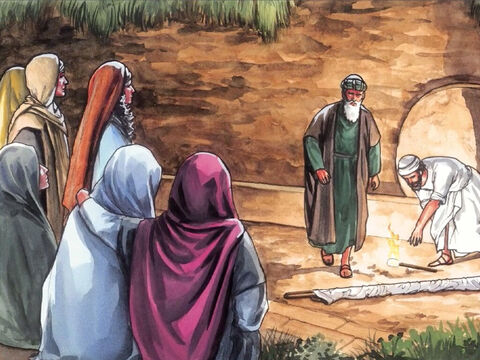 Maria Magdalena, Maria matka Jakuba i Józefa widziały miejsce, gdzie położono ciało Jezusa. Były tam też inne kobiety, które chodziły za Jezusem, gdy był w Galilei, usługiwały Mu i przyszły za Nim do Jerozolimy. – Slajd 1