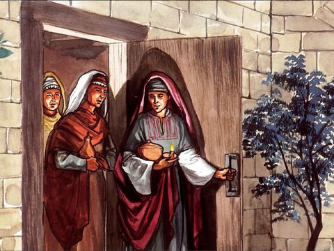 Tego dnia do grobu Jezusa poszło kilka kobiet. Wśród nich była Maria Magdalena, Maria matka Jakuba i Salome. – Slajd 4