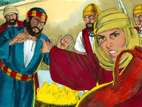 Odszedł do bramy wejściowej, ale zauważyła go tam inna służąca, wskazała na niego i powiedziała: „Ten człowiek był z Jezusem”. Piotr znów zaprzeczył: „Nawet nie znam tego człowieka!”. – Slajd 21