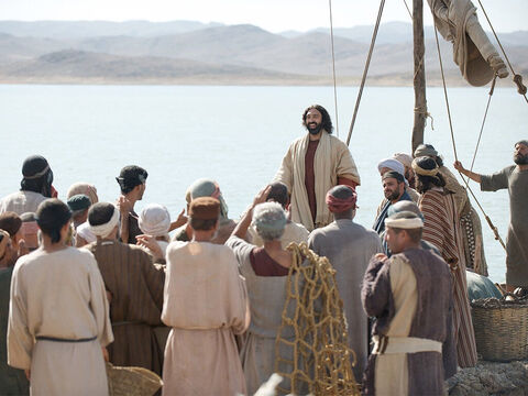 Tłum czekał na Jezusa na brzegu. – Slajd 3