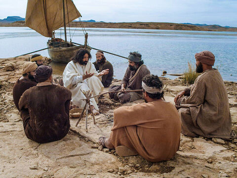 Jezus trzykrotnie zadaje Piotrowi pytanie, czy Go kocha i zachęca go, aby pasł Jego owce. (Jana 21:15-25) – Slajd 8