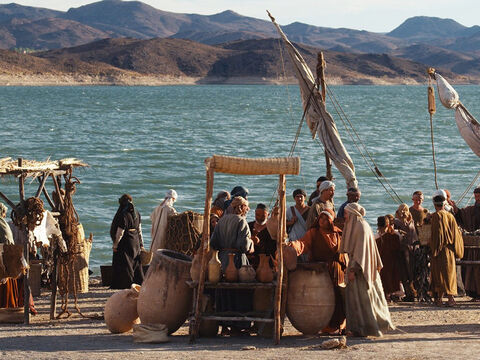 Jezus i Jego uczniowie przebywali w Kafarnaum, na północno-zachodnim brzegu Jeziora Galilejskiego. – Slajd 1