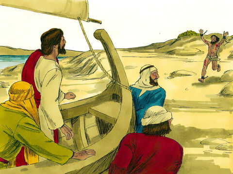 Gdy tylko łódź wyciągnięto na brzeg, a Jezus z niej wysiadł, wybiegł Mu naprzeciw ten opętany człowiek. – Slajd 5