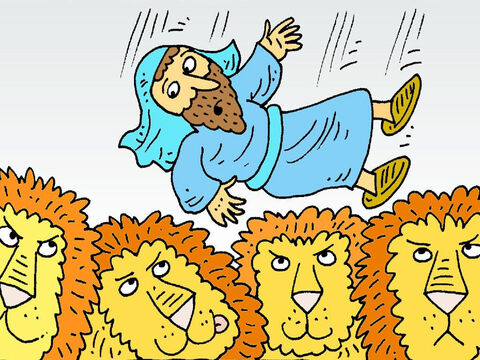 Daniel został wrzucony do jaskini lwów. Nie bał się. Po prostu modlił się do Boga. <br/>Król zaś nie mógł zasnąć tej nocy. Był bardzo smutny. Rano zajrzał do jaskini lwów. – Slajd 7