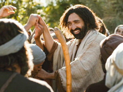 Jezus wysyła 72 uczniów do pobliskich miast i wiosek, aby nauczali o Królestwie Niebieskim. (Łukasza 10:1-24) – Slajd 12