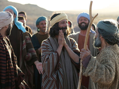 Uczniowie Jezusa wrócili do Jerozolimy i spotykali się regularnie, aby się modlić. – Slajd 15