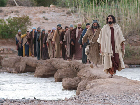 Jezus wybiera dwunastu mężczyzn na swoich uczniów. (Mateusza 10:2-4, Marka 3:13-19, Łukasza 6:12-16) – Slajd 21