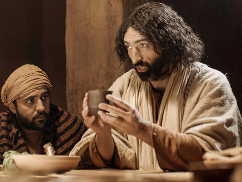 Jezus spożył ze swoimi uczniami ostatnią kolację przed swoją śmiercią. (Mateusza 26:17-35, Marka 14:12-31, Łukasza 22:7-38, Jana 13:18-38) – Slajd 5