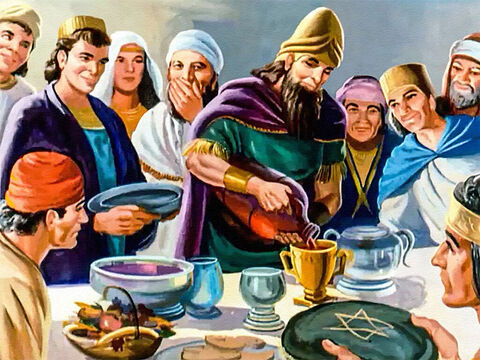 Kiedy przyniesiono puchary świątynne, król napełnił je winem. Pokazał w ten sposób, że nie wierzy w Boga Izraela, któremu oddawał cześć jego dziadek. – Slajd 16