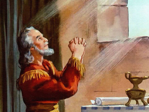 Daniel kontynuował więc modlitwę przed otwartym oknem, tak jak robił to wcześniej. – Slajd 20
