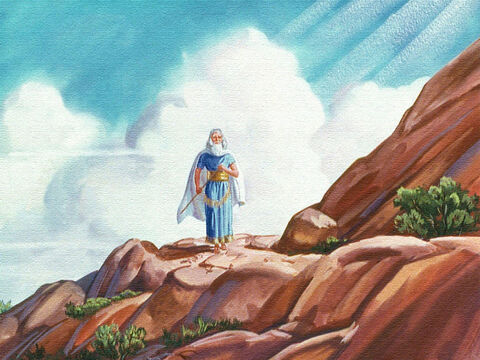 Mojżesz, ich przywódca, wszedł sam na górę, aby usłyszeć, co Bóg ma do powiedzenia swojemu ludowi. Nagle usłyszał głos Boga, który do niego przemówił. – Slajd 7