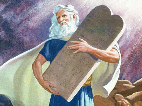 Następnie, aby potwierdzić słowa, które wypowiedział do ludu, Bóg dał Mojżeszowi kamienne tablice, na których sam wypisał dziesięć przykazań. – Slajd 39
