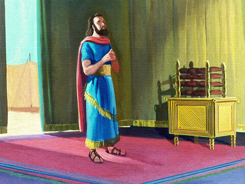 Mojżesz rozmawiał z Panem o ich skargach, a Bóg powiedział mu, co ma robić: „Zbierz ludzi i przemów do skały, a poleje się z niej woda”. – Slajd 8