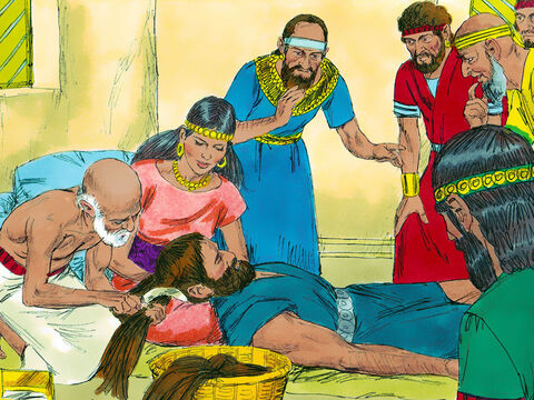 Dalila uśpiła więc Samsona na swoich kolanach i przywołała mężczyznę, który obciął jego siedem kędziorów. Książęta filistyńscy przyszli i przynieśli obiecane Dalili srebrniki, a ona zawołała: „Samsonie! Filistyni nadchodzą!”. – Slajd 11