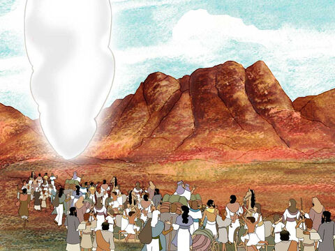 Trzy miesiące po opuszczeniu Egiptu Izraelici przybyli na pustynię Synaj. Ludzie rozbili obóz pod górą. Następnie Bóg wezwał Mojżesza na górę, aby z nim porozmawiać. To tutaj Bóg miał objawić swoją wolę ludowi (Wyjścia 19). – Slajd 7